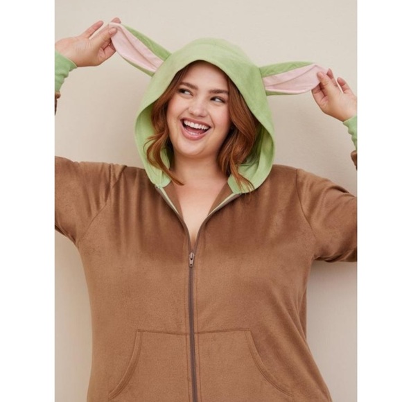TORRID NWT STAR WARS THE MANDALORIAN SLEEP ONESIE. Halloween - Picture 3 of 6